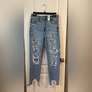 American Eagle Size 6 Distressed Mom Jeans New with Tags